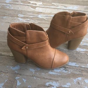Lauren Conrad boots size 9.5 womens